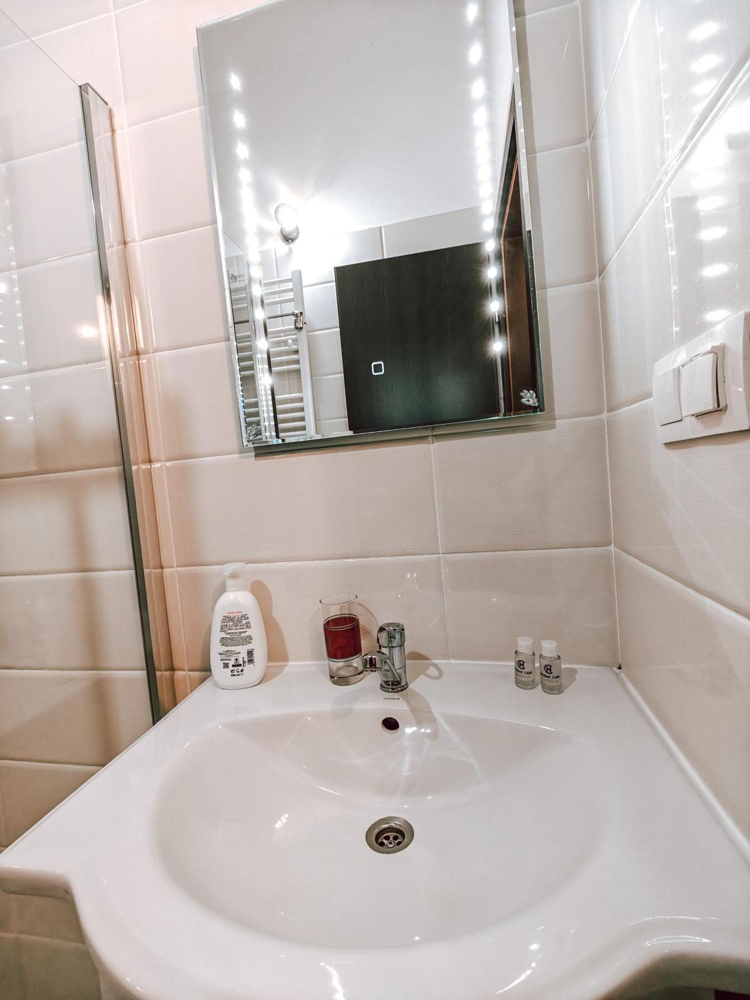 Berindei Studio - City Center - Private Parking คลูจ-นาโปกา ภายนอก รูปภาพ