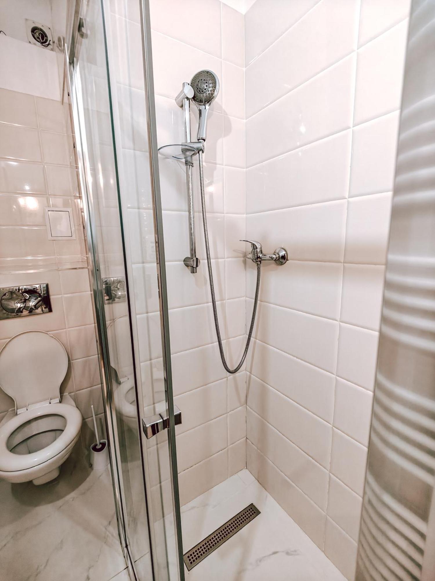Berindei Studio - City Center - Private Parking คลูจ-นาโปกา ภายนอก รูปภาพ