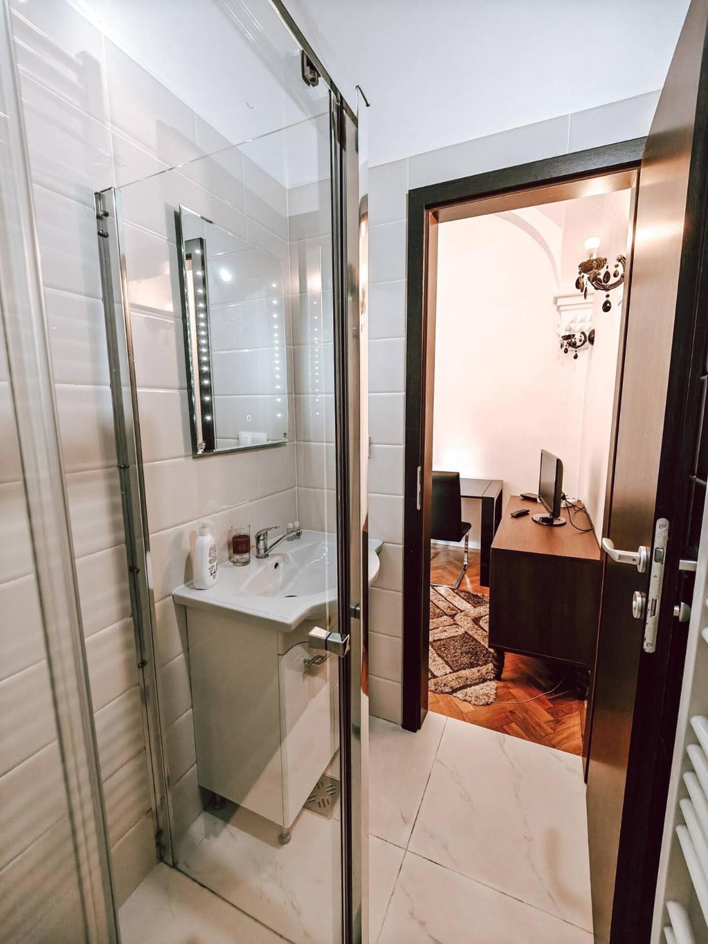Berindei Studio - City Center - Private Parking คลูจ-นาโปกา ภายนอก รูปภาพ