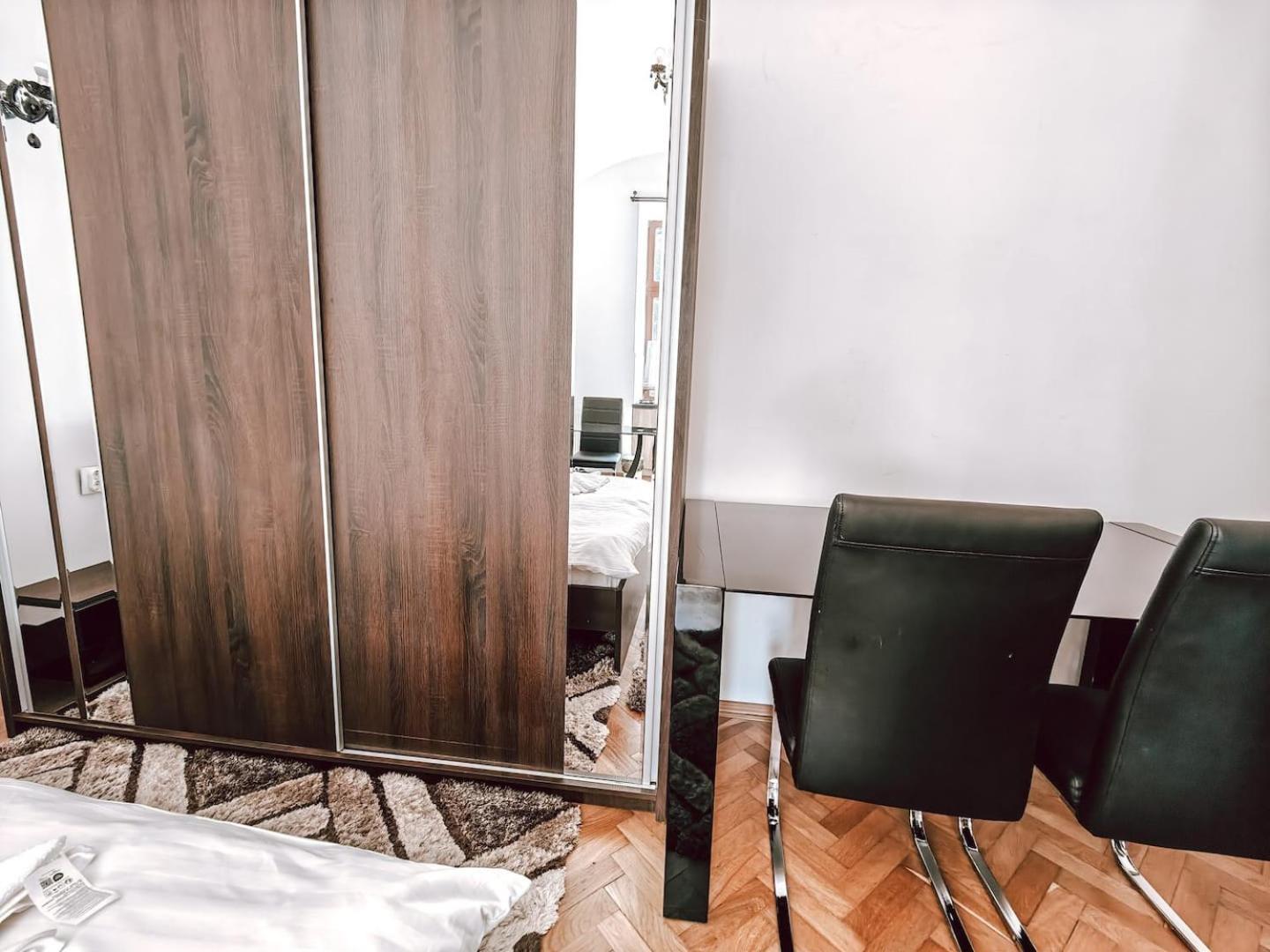 Berindei Studio - City Center - Private Parking คลูจ-นาโปกา ภายนอก รูปภาพ