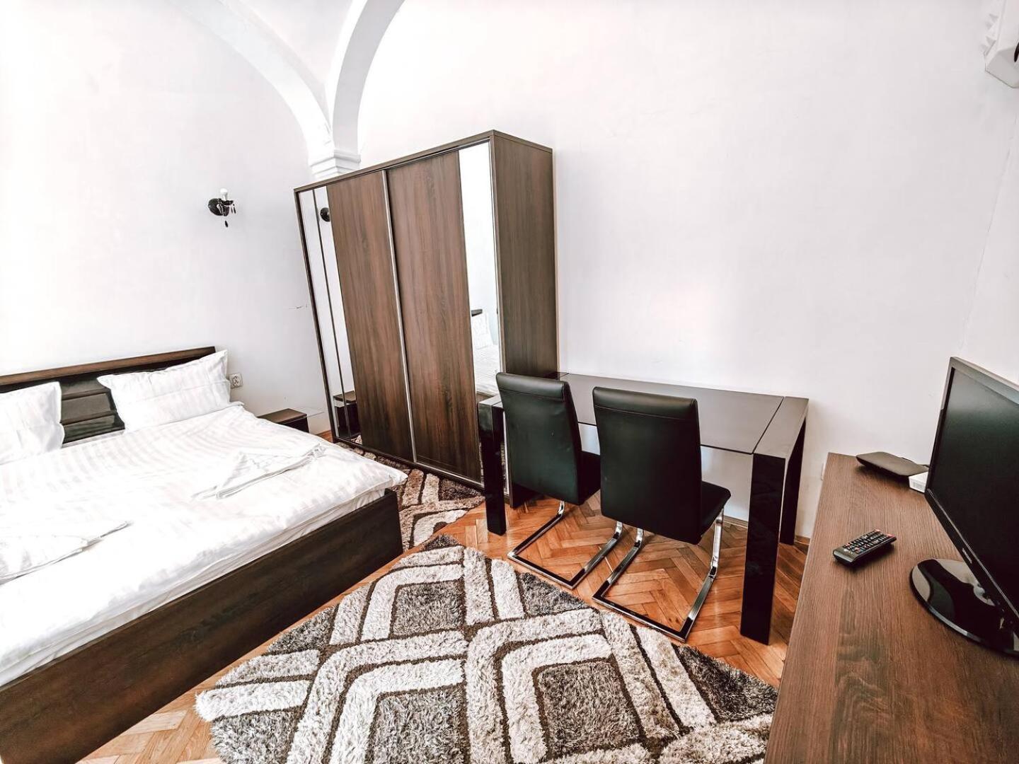 Berindei Studio - City Center - Private Parking คลูจ-นาโปกา ภายนอก รูปภาพ