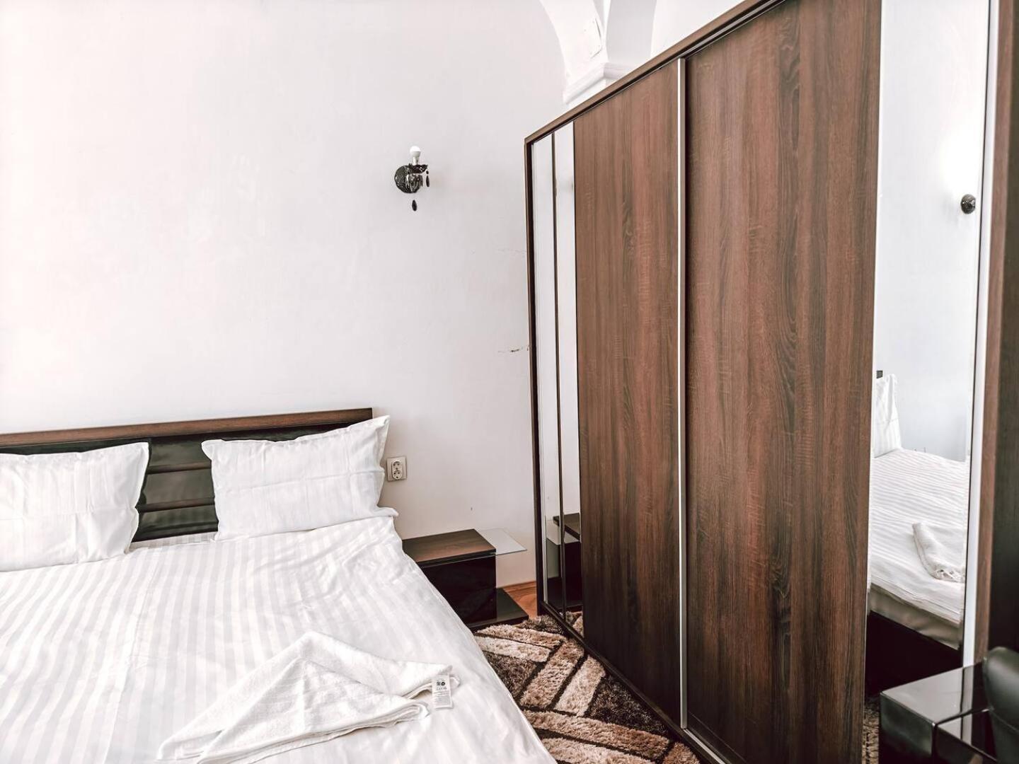 Berindei Studio - City Center - Private Parking คลูจ-นาโปกา ภายนอก รูปภาพ