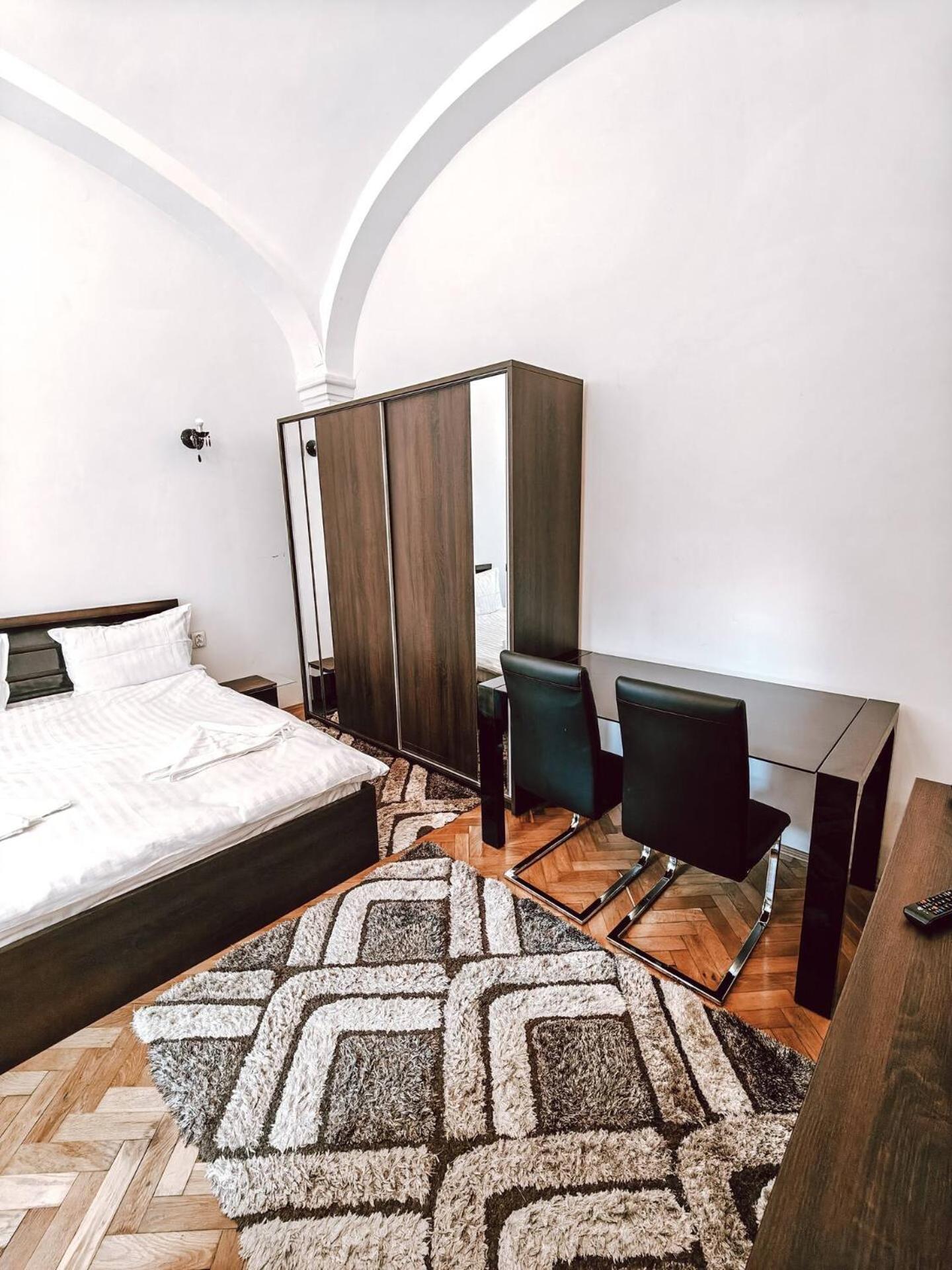 Berindei Studio - City Center - Private Parking คลูจ-นาโปกา ภายนอก รูปภาพ